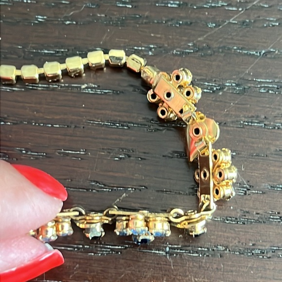 Stunning Vintage Floral Necklace W/Blue Crystal Embellished Flowers/ Goldtone - Picture 13 of 13